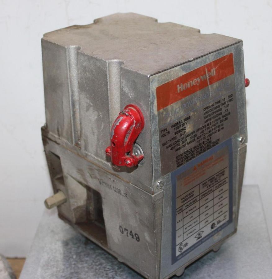 Used HONEYWELL ACTUATOR FLUID POWER GAS VALVE V4055-1098 110/120 VOLT 1.57 AMP