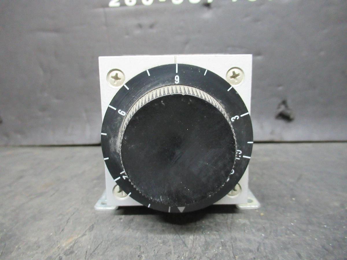 Used AGASTAT TIME DELAY RELAY 1.5-15 SECONDS 7012OC 24 VDC VOIL 600 VAC 10 AMP