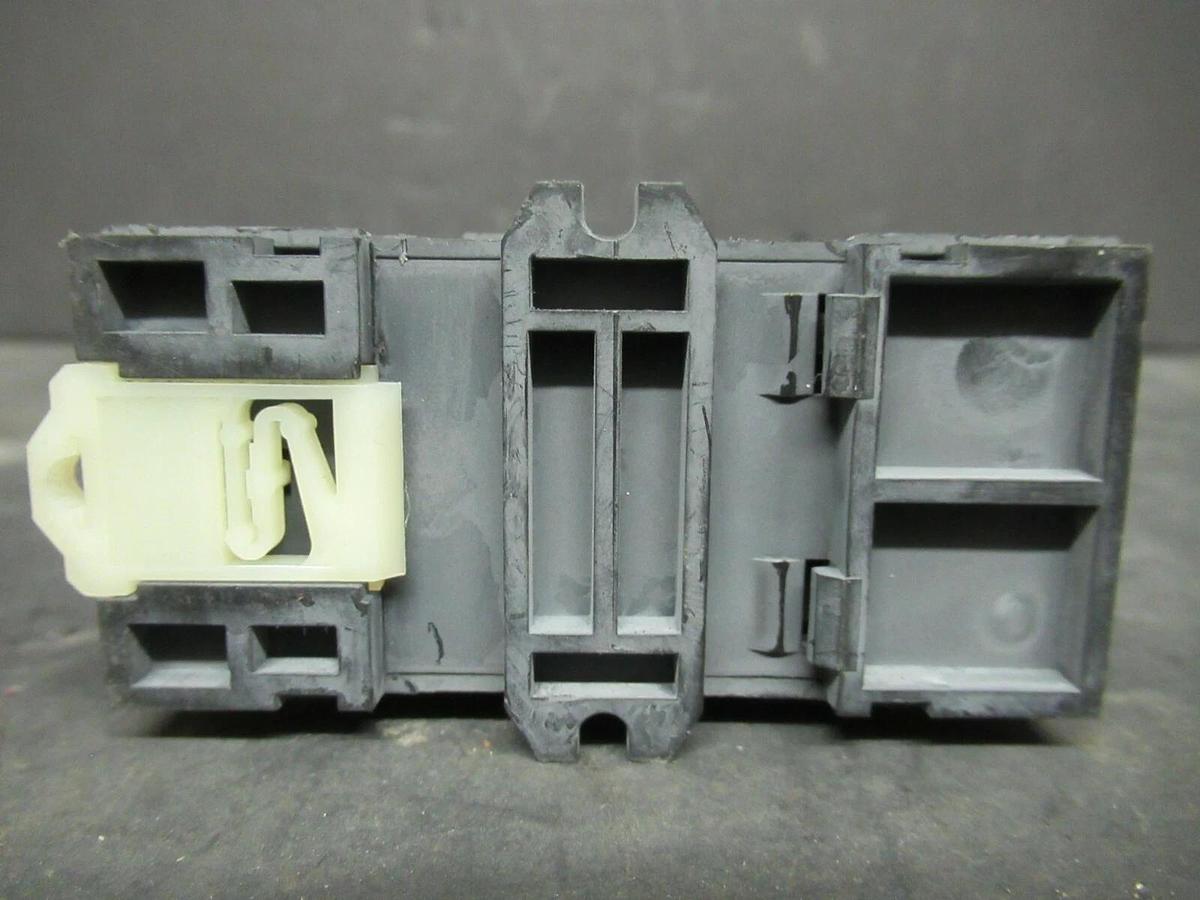 Used AIROTRONICS TIME DELAY RELAY TDU1060A5A 120 VAC DELAY: 0.2-60 SECONDS