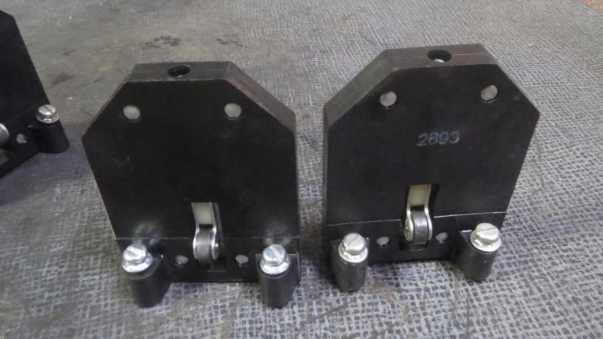 Used (1) CUTLER HAMMER OEM MECHANICAL INTERLOCK FOR SIZE 3, 4, 5 # C321KM3 # C321KM5
