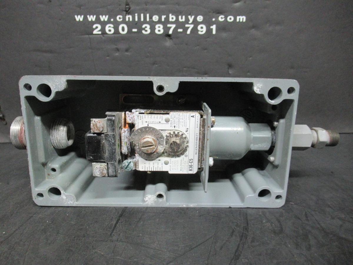 Used ALLEN-BRADLEY TEMPERATURE CONTROL SWITCH 836-C5 24-600 VAC @ 125 VA NEMA 4, 13