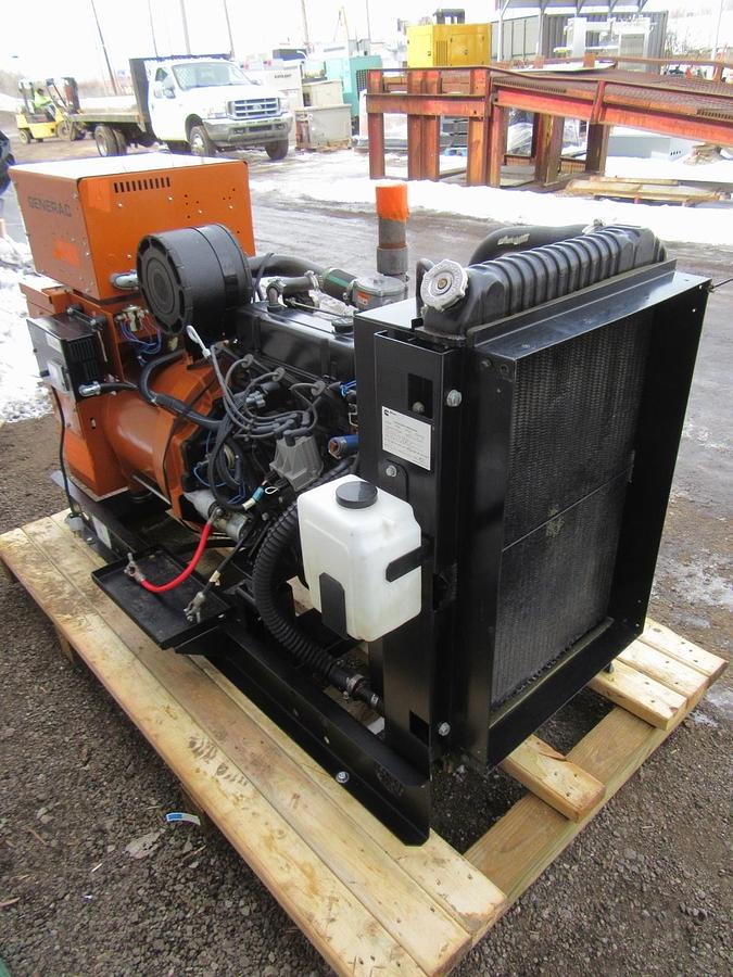 Used 25 KW GENERATOR GENERAC NATURAL GAS LP PROPANE 120/240V 1 PH SG025 793 HRS VIDEO
