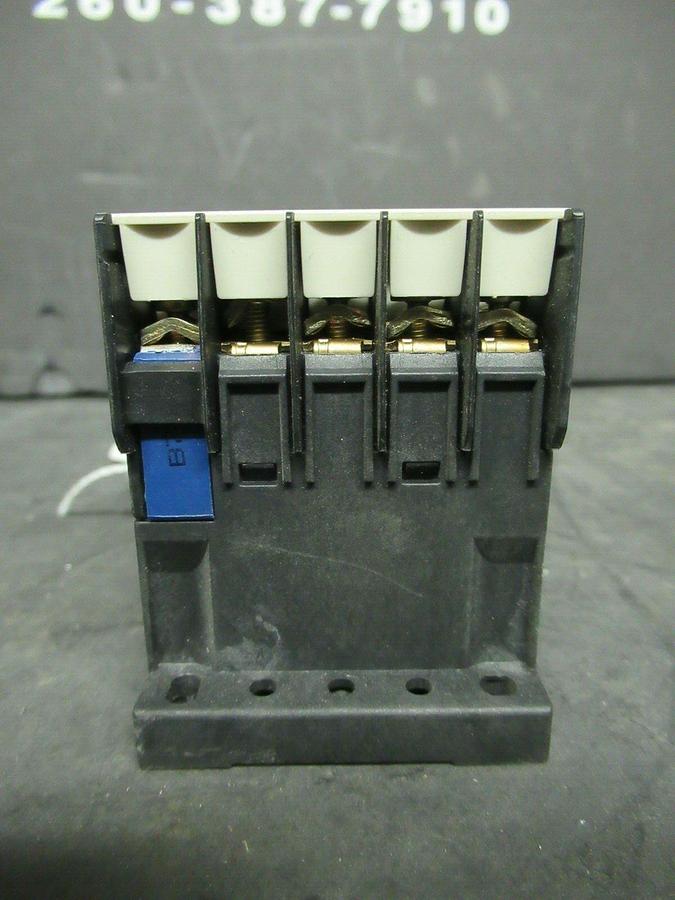 Used TELEMECANIQUE CONTACTOR LC1K0610B7 600 VAC 15 AMP 3 HP COIL: 120 VAC