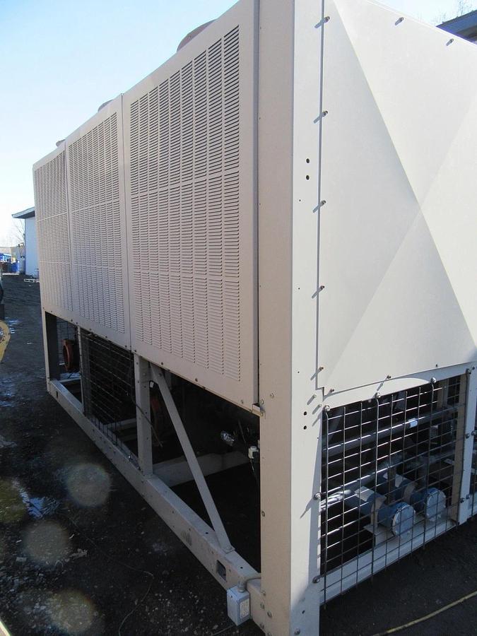 Used YORK 100 TON AIR COOLED CHILLER 460 VOLT YCAL104 LOW HOURS  GREAT CONDITION