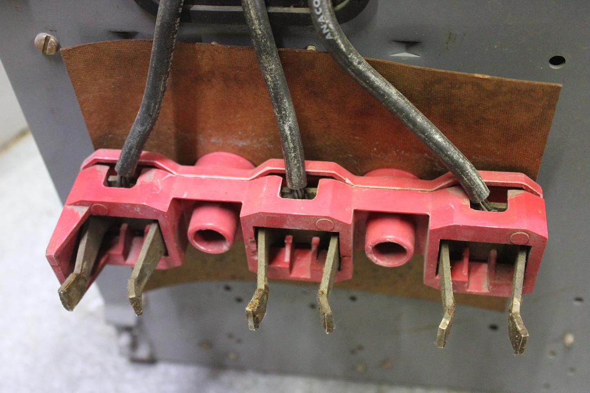 Used SQUARE D MOTOR CONTROL MCC FEEDER BUCKET MODEL 4 29" 200 AMP W/ DOOR