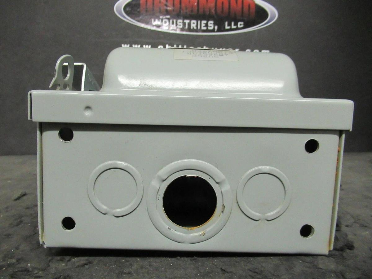 Used SIEMENS ITE 30 AMP 240 VAC HEAVY DUTY DISCONNECT SAFETY SWITCH JU321