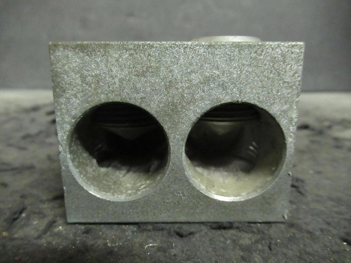 Used USD 5207-03 MECHANICAL DISTRIBUTION CONNECTOR TERMINAL LUG SET 600MCM - #14 WIRE