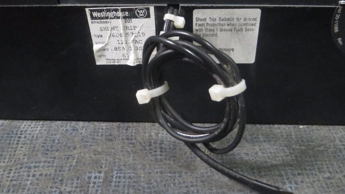 Used CUTLER HAMMER CIRCUIT BREAKER MS360700A 700 AMP 600 VAC 3-POLE W/ SHUNT TRIP