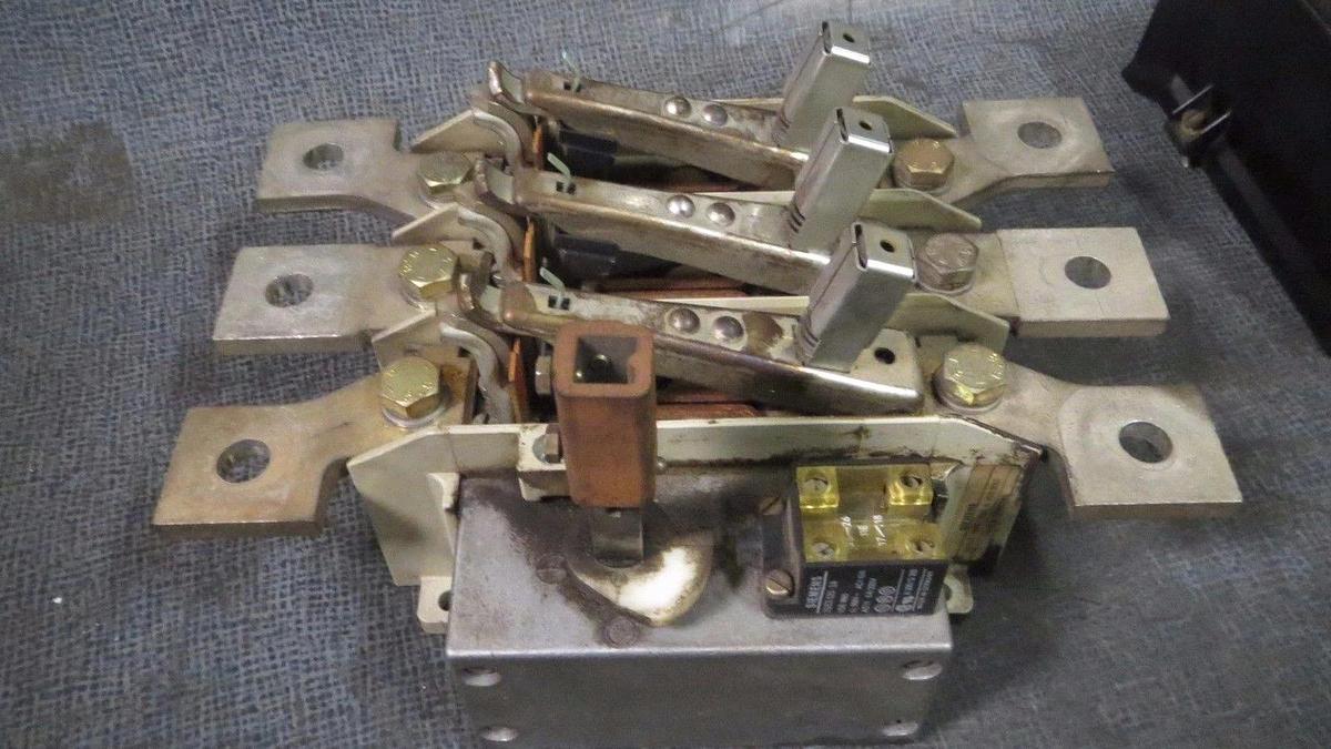Used SIEMENS FRONT ROTARY OPERATOR SWITCH 1000 AMP 690V  MODEL: 3KE4530-0AA