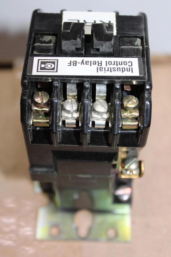 Used CUTLER-HAMMER INDUSTRIAL CONTROL RELAY BF22F 600 VOLT 10 AMP COIL: 120 V