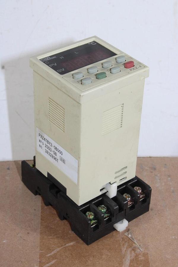 Used FUJI ELECTRIC TEMPERATURE CONTROLLER PXZ4TBY2-0B000 24 VAC 15 VA