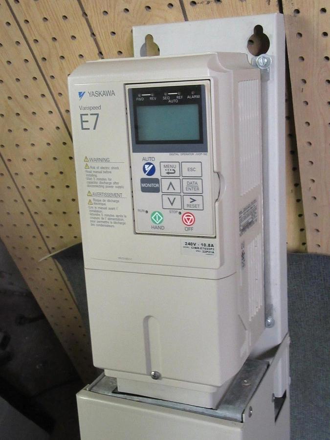 NEW SURPLUS YASKAWA VARIABLE SPEED DRIVE VARSPEED E7 W/ BYPASS 13A 240V CIMR-E7