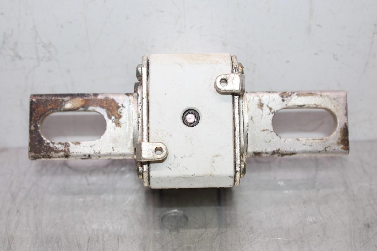 Used FERRAZ SHAWMUT PROTISTOR SQUARE BODY FUSE A065UD32LI1100 650 VAC 1100 AMP