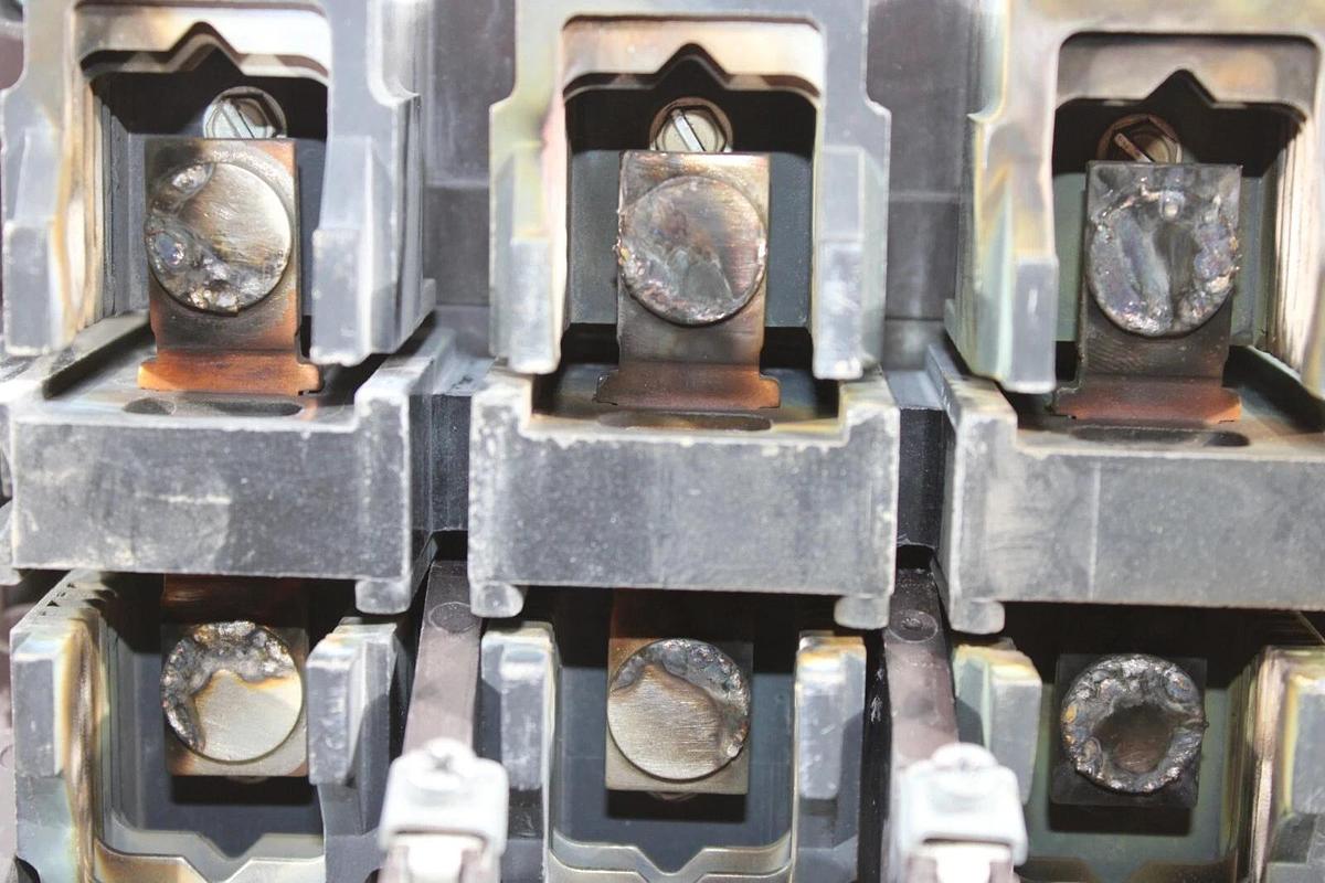 Used CUTLER HAMMER CONTACTOR C832KN9 200 AMP 600 VOLT 3-PHASE COIL: 120V **WARRANTY**