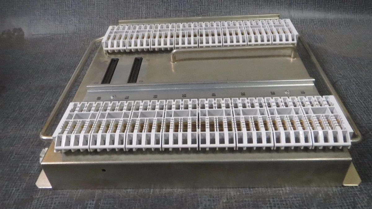 Used SIEMENS LANDIS GYM 16 SLOT APOGEE CHASSIS BACKPLATE **WARRANTY INCLUDED**