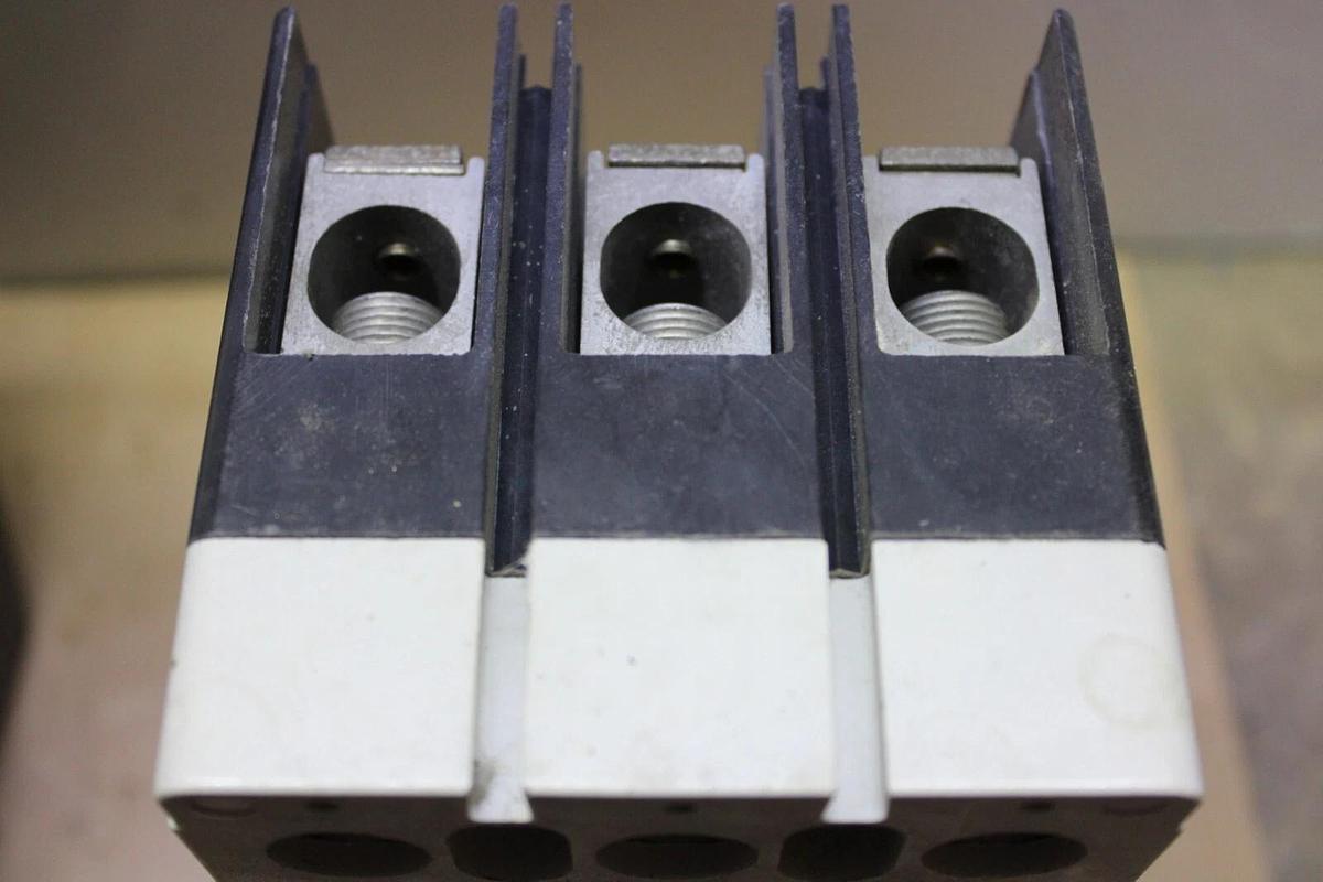 Used (1) WESTINGHOUSE JDB25k CIRCUIT BREAKER JDB3225 225 AMP 600 VAC 3-POLE