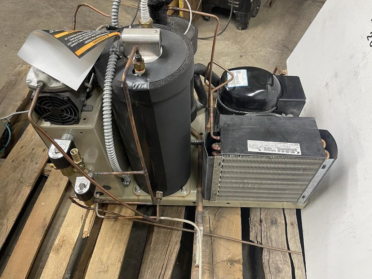 Used TRANE CHILLER PURGE PUMP PRGDA101AE000 M4FH-0026-IAA-240 115 VOLT 12.3 AMP