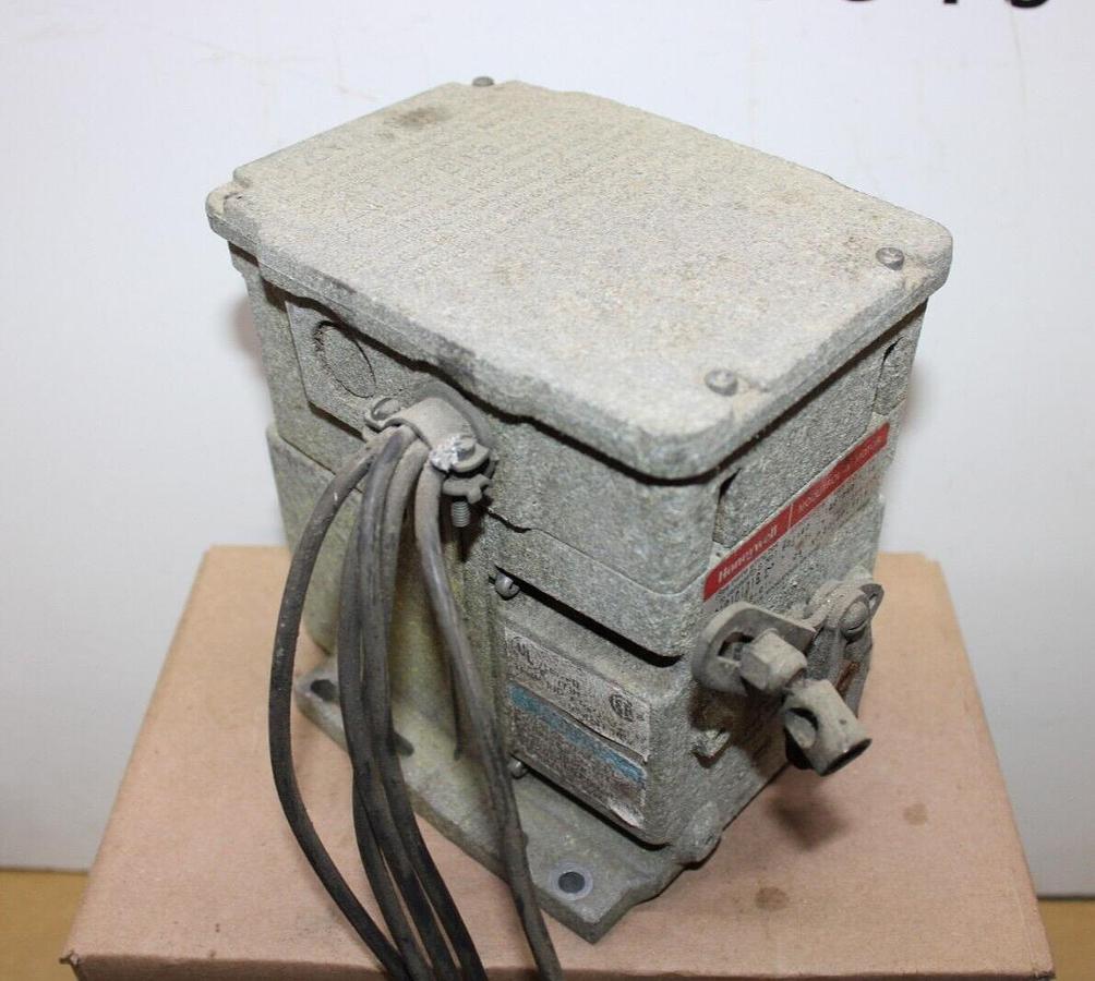Used HONEYWELL MODULTROL IV MOTOR ACTUATOR M9181D1016 15 VA 24 VOLT X13610409-01