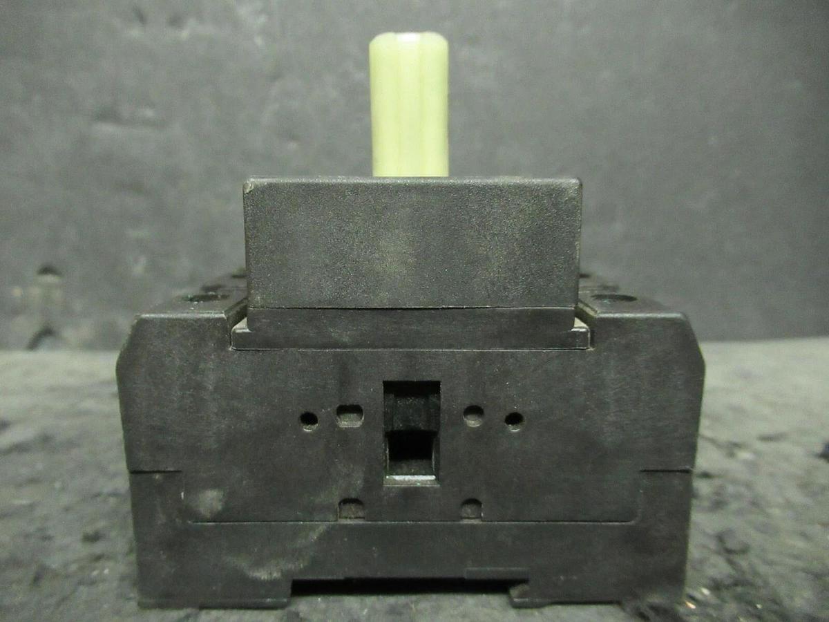 Used KLOCKNER MOELLER 60 AMP TWIST PANEL DISCONNECT SWITCH P3-63 40 HP @ 460 VAC 3 PH