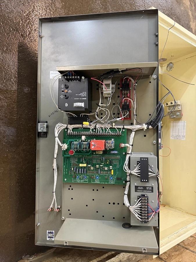 Used KOHLER AUTOMATIC TRANSFER SWITCH K-168541-225 225 AMP 208 VOLT 3-PHASE 3-WIRE