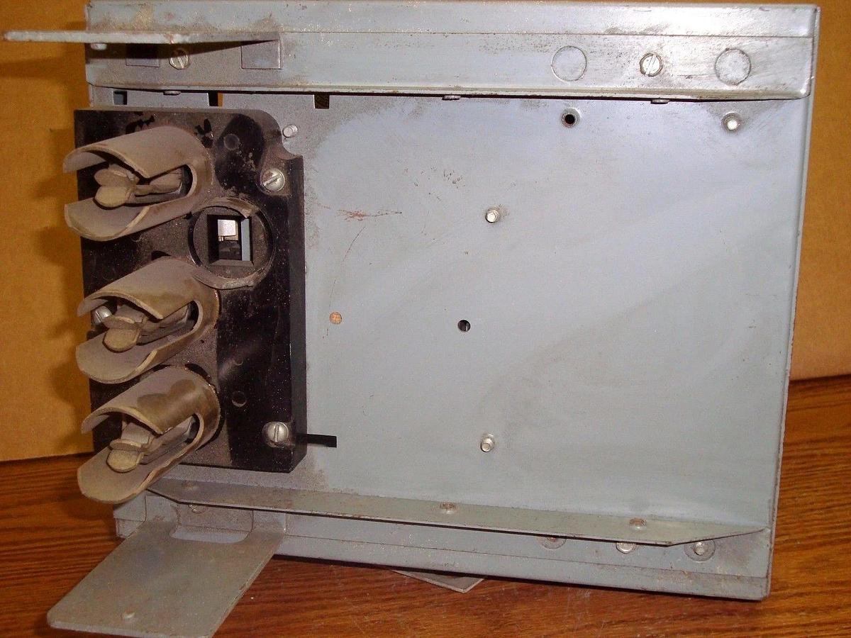 Used GE 30 Amp 600 Volt BUSWAY SWITCH FLEX A PLUG BUS 15HP 3 Poles CAT# DFPHA361FVK