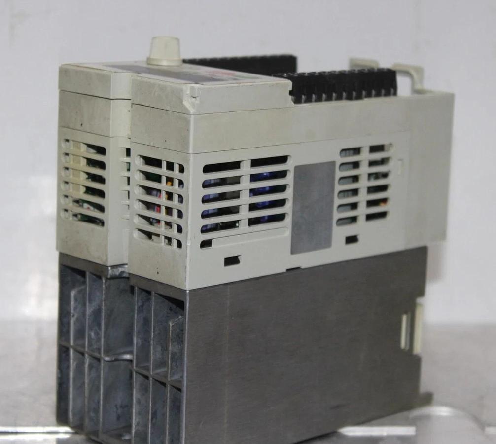 Used MITSUBISHI FREQUENCY INVERTER FR-E520-0.75K 0.75 KW 8.2 AMP 240 VOLT 3-PHASE