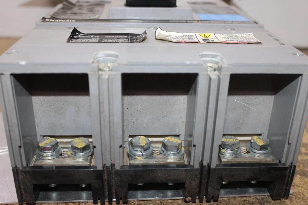 Used SIEMENS SENTRON CIRCUIT BREAKER JXD3B600H 600 AMP 600 VAC 3-POLE JXD6-A