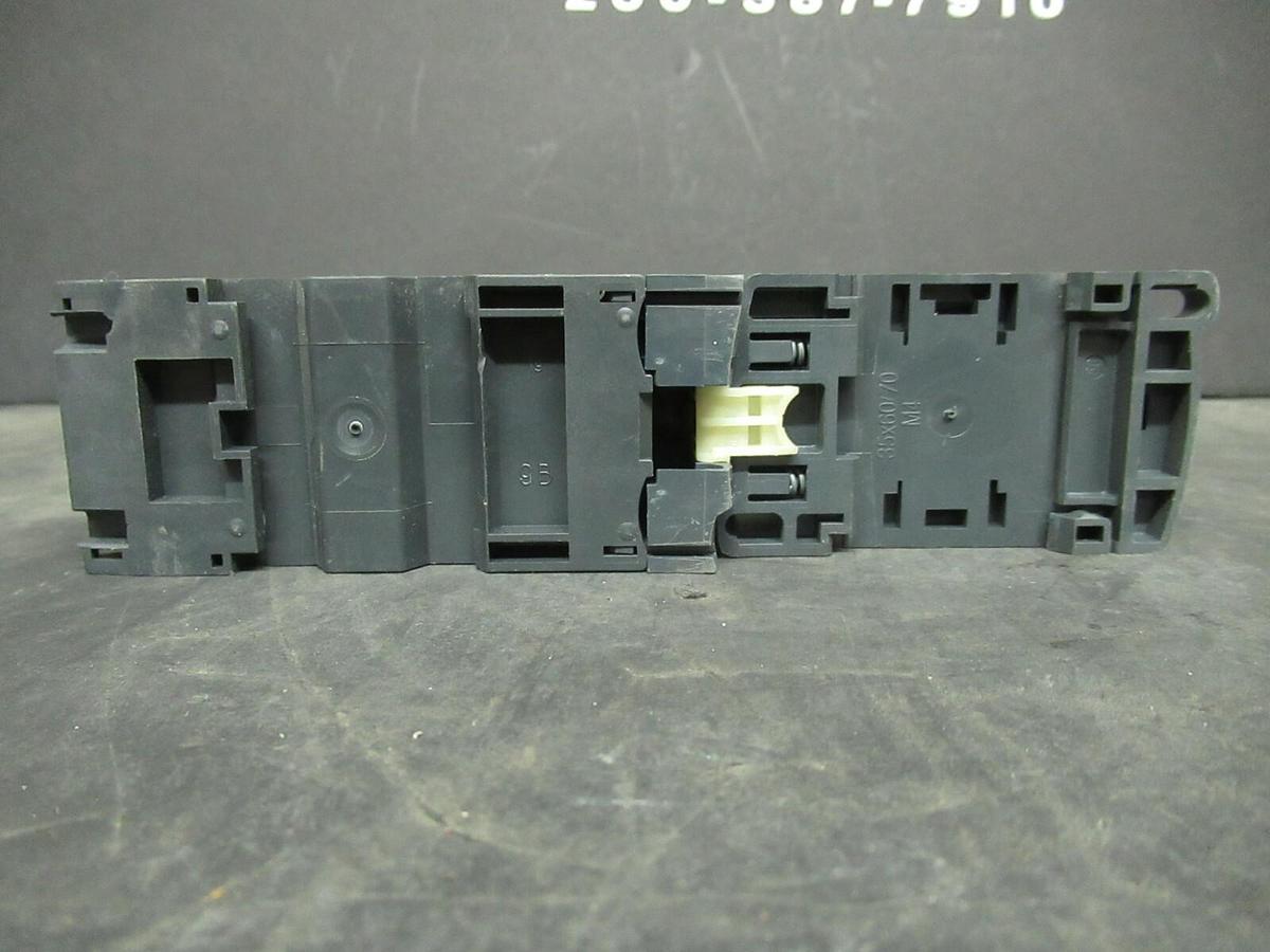 Used TELEMECANIQUE CONTACTOR LC1D09 600 VAC 25 AMP W/ GV2ME10 MANUAL MOTOR START