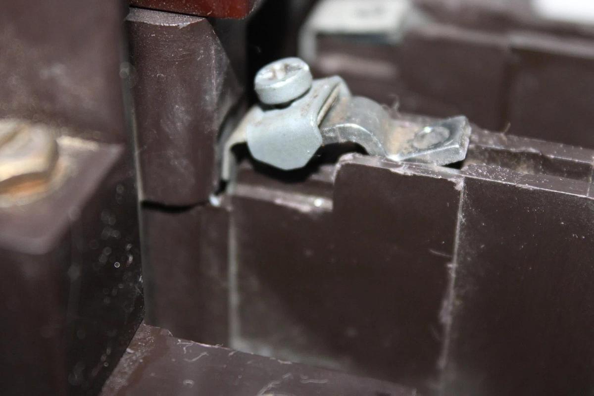 Used CUTLER-HAMMER CONTACTOR C832JN3 NEMA SIZE 3 120 AMP 600 VAC 3-POLE COIL: 120 V