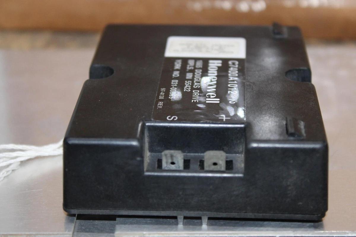 Used HONEYWELL ENTHALPY SENSOR 031-00863 C7400A1012 97-4130 **WARRANTY**