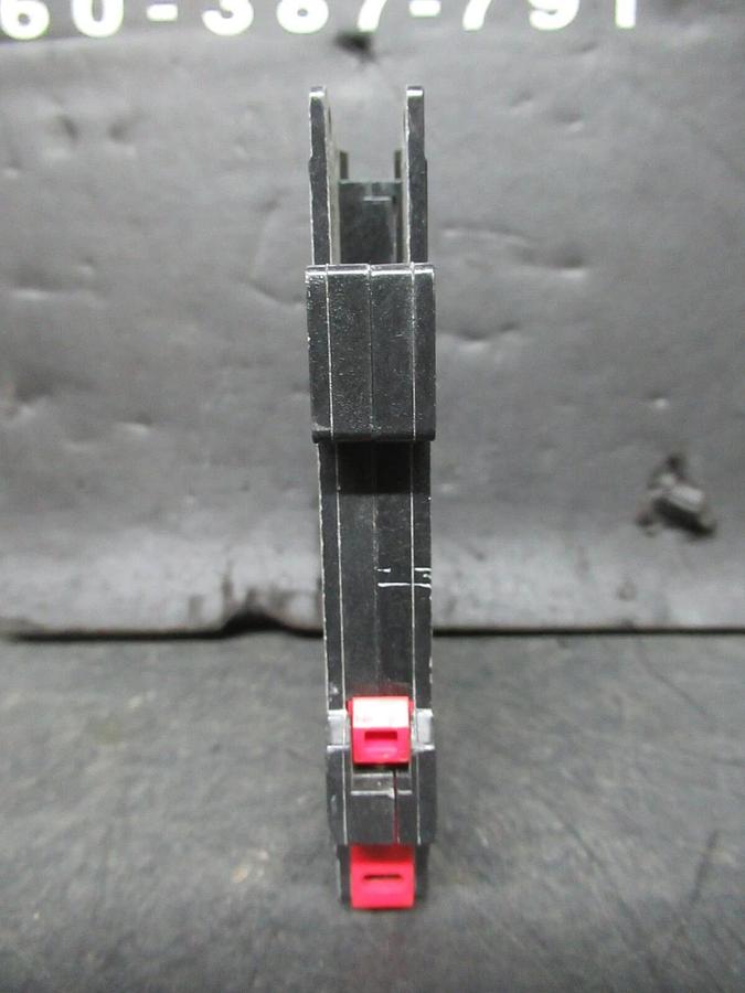 Used CUTLER-HAMMER CIRCUIT BREAKER QCR1015 15 AMP 240 VAC SINGLE POLE TYPE: HACR