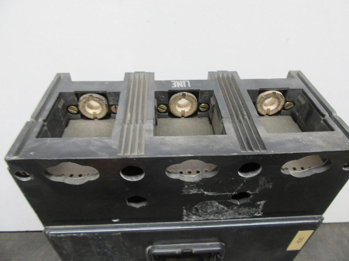 Used WESTINGHOUSE 3-POLE CIRCUIT BREAKER LA3400F 400 AMP 600 VAC *CHIPPED VIEW PICS*