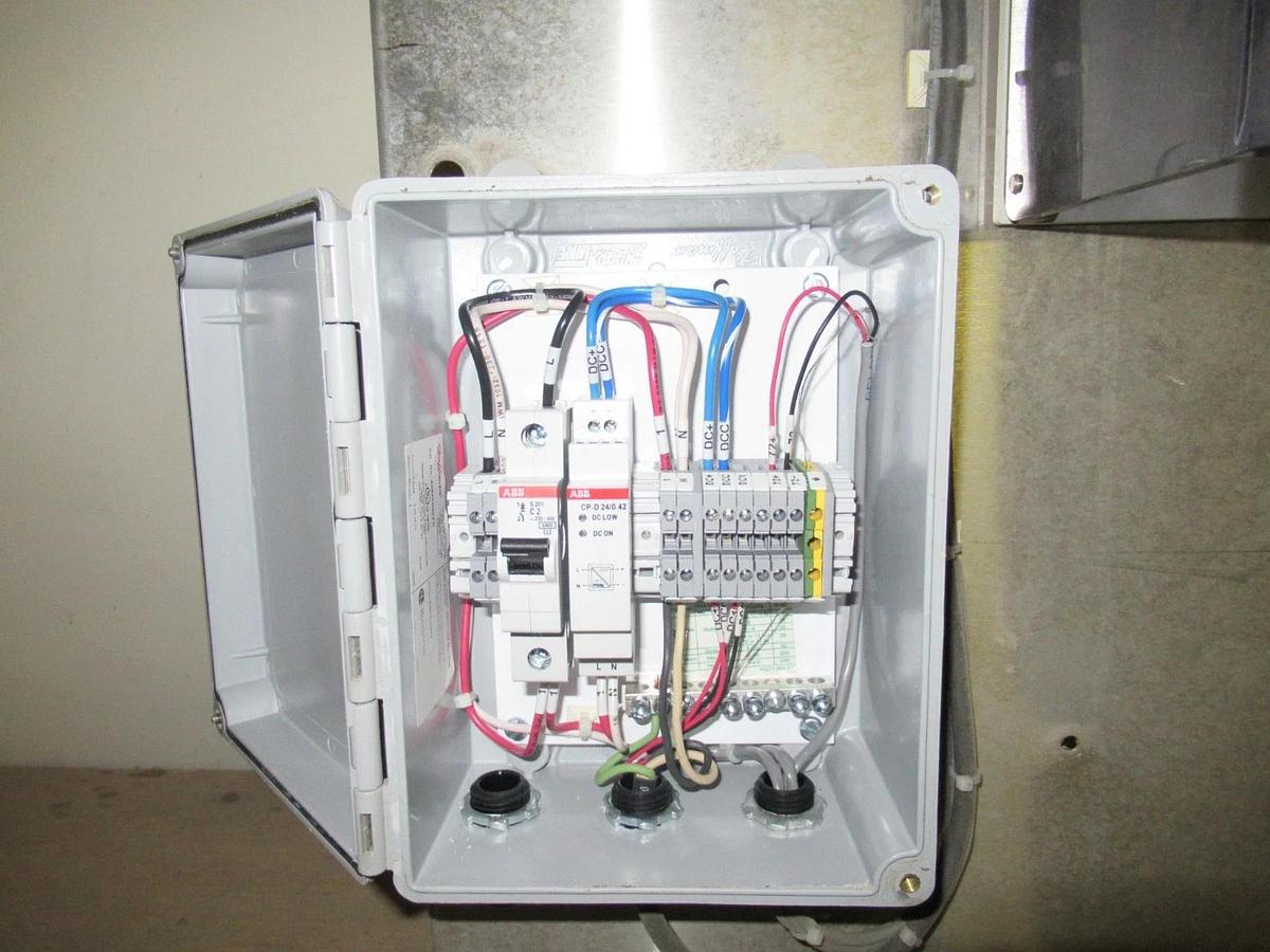 Used ABB INDUSTRIAL DISSOLVED OXYGEN ANALYZER MONITOR 9438 **WARRANTY INCLUDED**