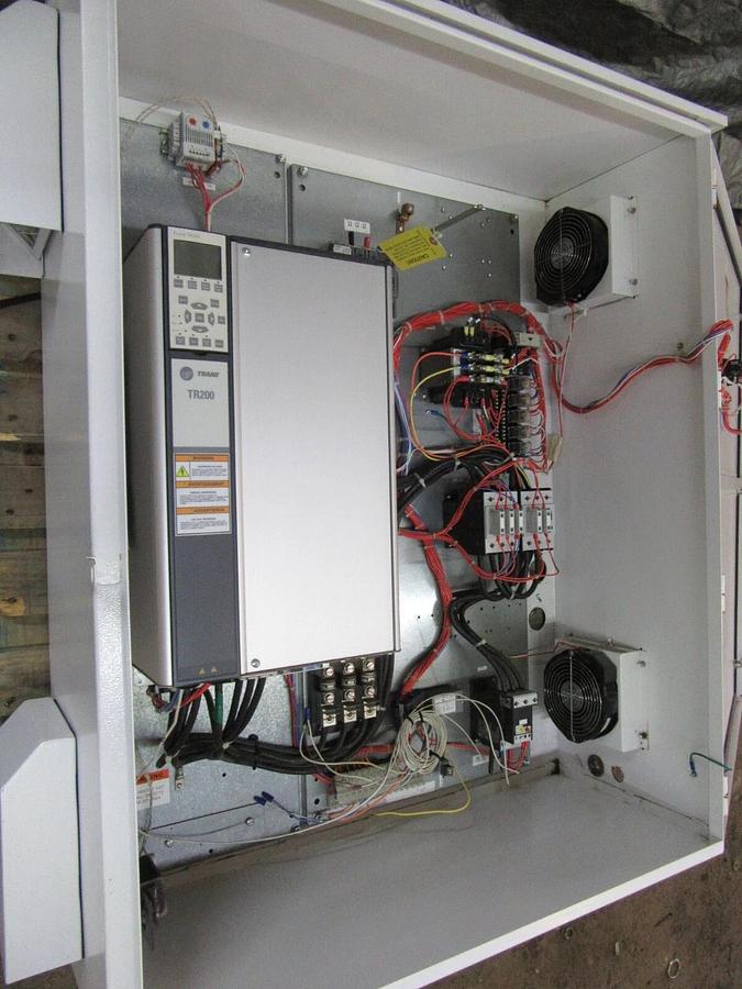 Used TR200 30 HP / 22 KW TRANE VFD DRIVE 92 AMP 200 - 240 VAC 3 PH 131L0742 0-590 HZ