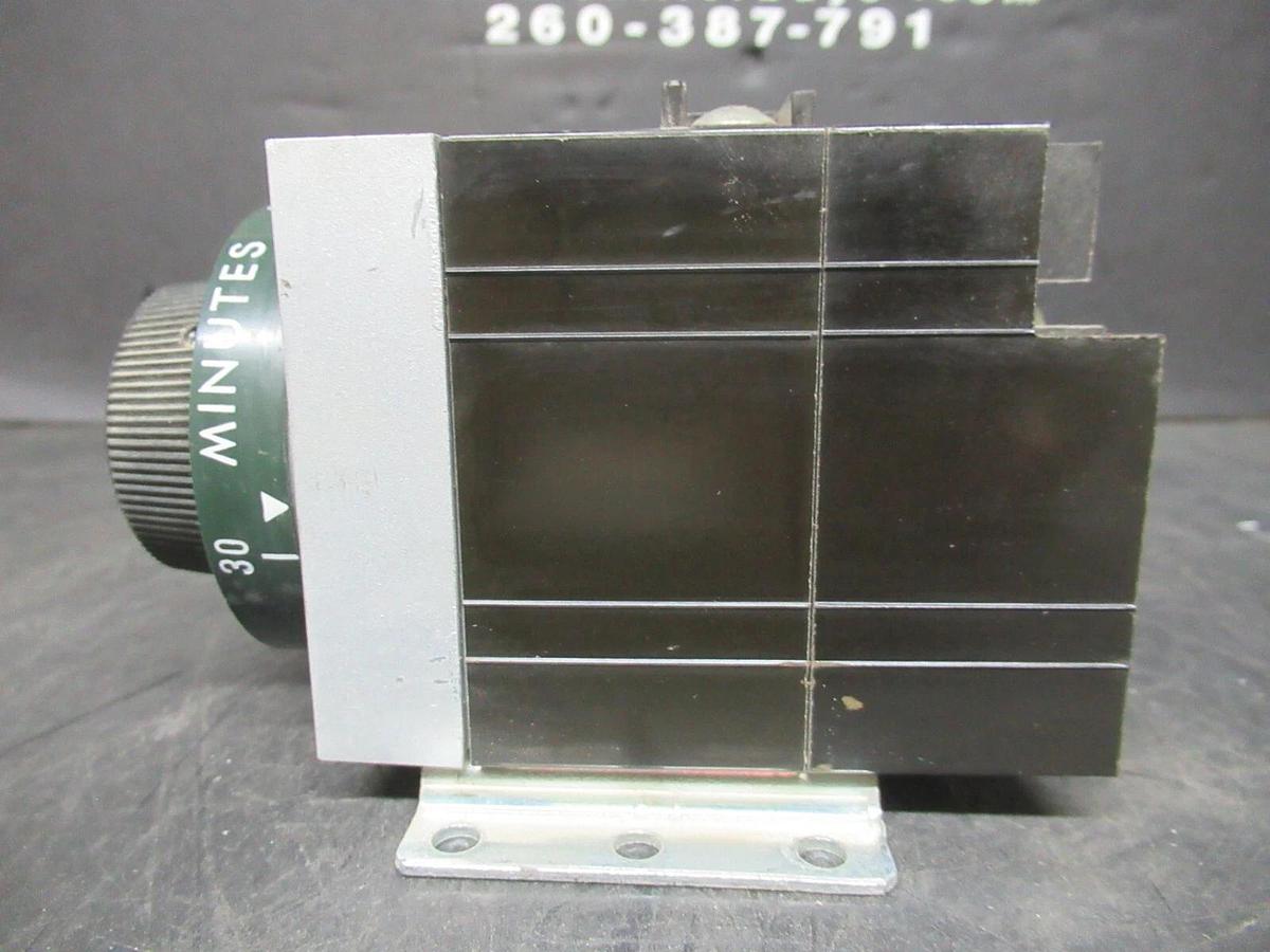 Used AGASTAT TIME DELAY RELAY 3-30 MINUTES 7012OH 24 VDC VOIL 600 VAC 10 AMP