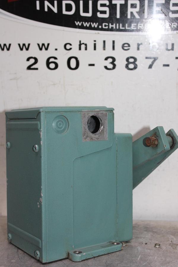 Used LOT OF 3 SCHRACK RELAY CAD11D10/024 RL-200024 120 VAC 10 AMP W/ BASE