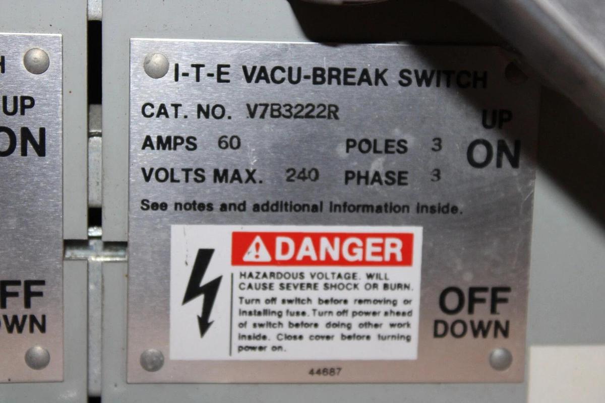 Used ITE FUSIBLE PANELBOARD VACU-BREAK DISCONNECT V7B3222R 60 AMP 240 VOLT 3-PHASE