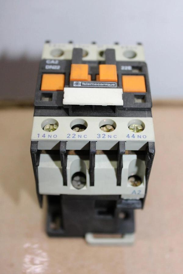 Used TELEMECANIQUE CONTACTOR CA2-DN22 600 VAC 10 AMP COIL: 120V **WARRANTY**