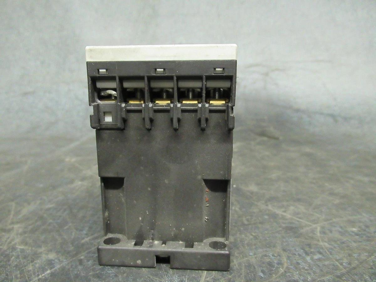 Used SIEMENS SIRIUS 3R CONTACTOR 3RT1016-1BB42 600V 20A 7.5HP G/010731