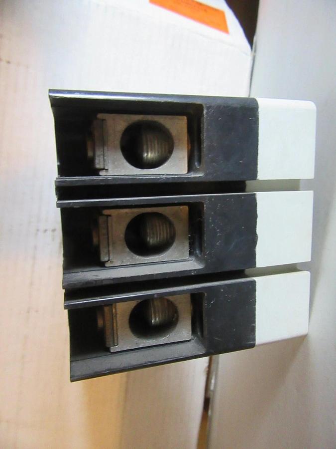 Used (1) CUTLER HAMMER JDB35k CIRCUIT BREAKER JDB3225 225 AMP 600 VAC 3-POLE