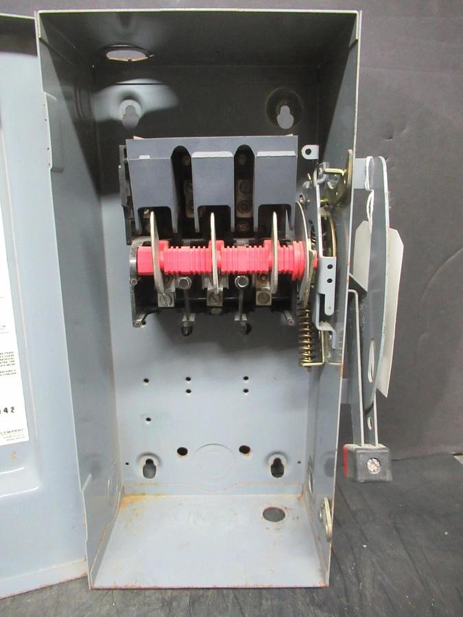 Used SQUARE D SAFETY SWITCH H-363 TYPE 1 ENCLOSURE 60 AMP 60 HP 600 VAC 3-POLE