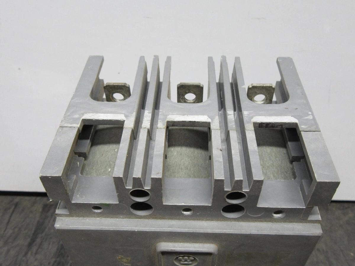 Used WESTINGHOUSE 3-POLE CIRCUIT BREAKER HFB3100 100 AMP 600 VAC 4976D04G44