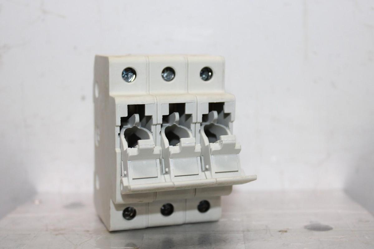 Used LITTELFUSE POWER-SAFE FUSE HOLDER LPSC-CH 3-POLE 600 VOLT 30 AMP CLASS CC