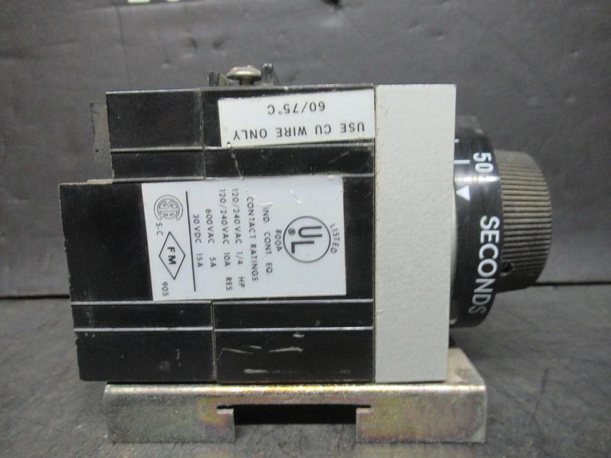 Used AGASTAT TIME DELAY RELAY 5-50 SECONDS 7012AD 120 VAC VOIL 600 VAC 10 AMP