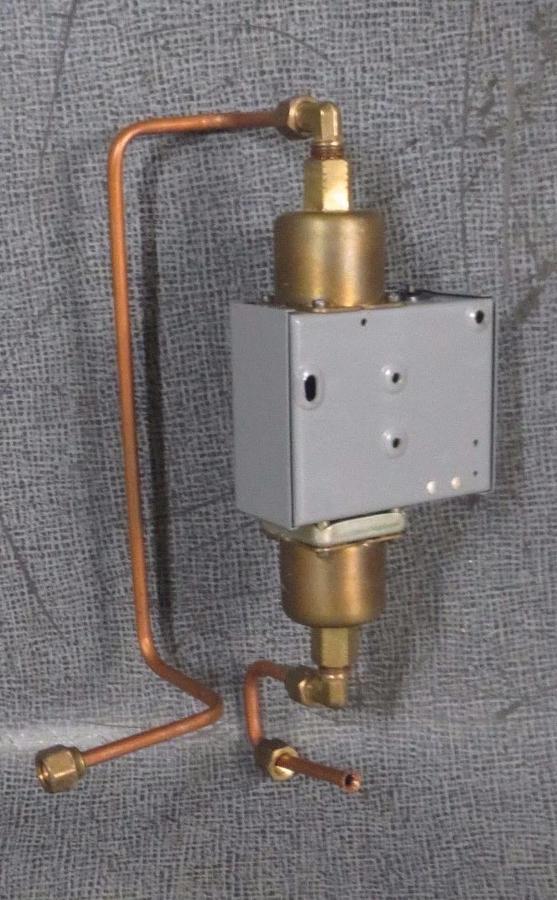 Used JOHNSON CONTROLS PENN # P74HA-9 DIFFERENTIAL PRESSURE CONTROLLER