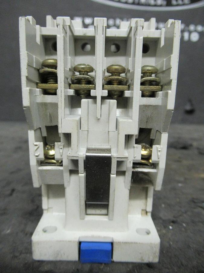 Used CUTLER HAMMER CONTACTOR CE15BNS3 5 HP @ 10 AMPS / 460 VAC 110 V COIL DIN RAIL