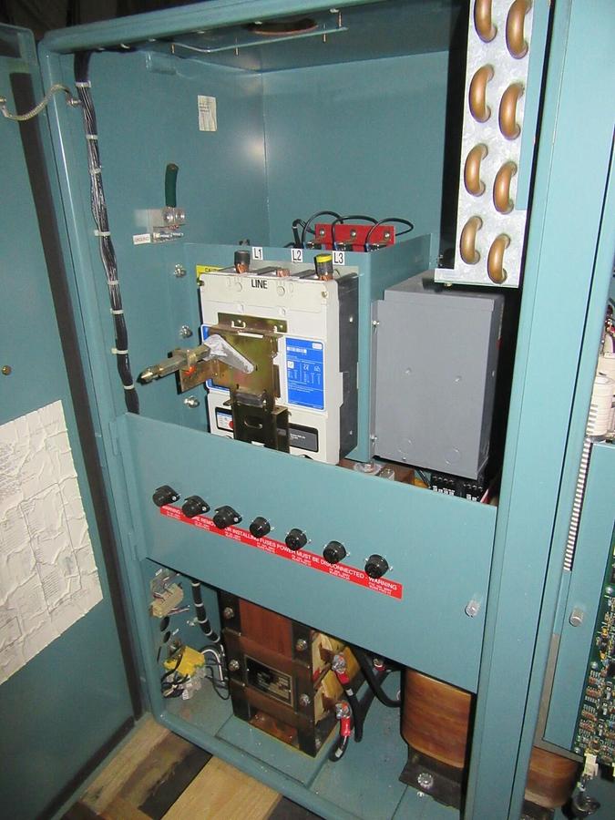 Used YORK / JOHNSON CONTROLS 351 HP VSD 371-017420-103 MO# TM351T B6F-46 390 A DRIVE