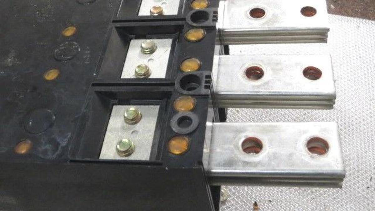 Used CUTLER HAMMER MOLDED CASE SWITCH NS36120YA 1200 AMP 600 VAC 3-POLE NS-Y