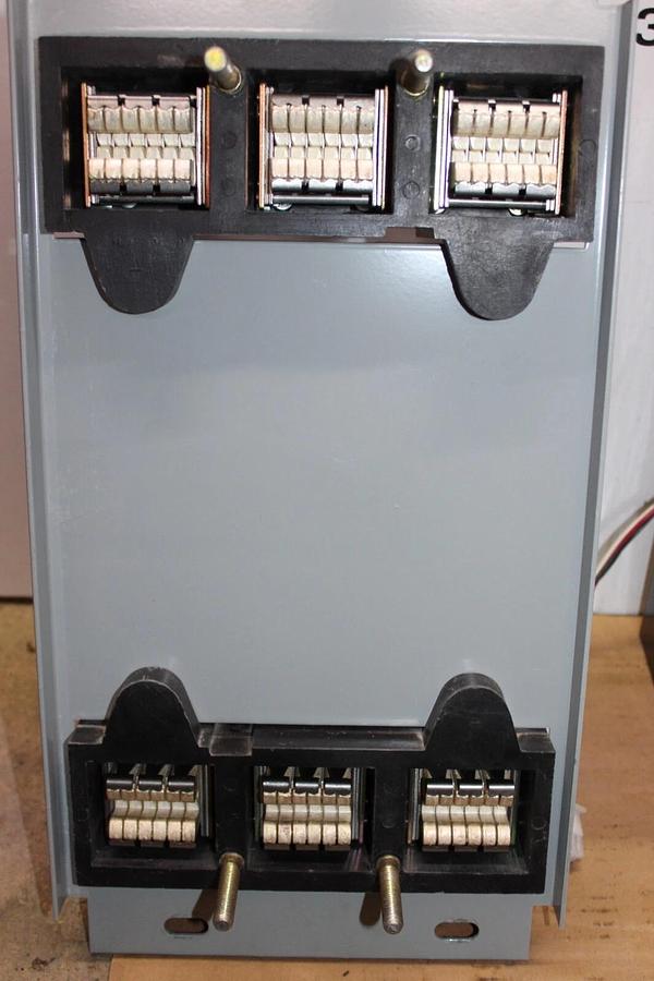 Used SIEMENS MOLDED CASE SWITCH CND63S120A 1200 AMP 600 VAC 3-POLE W/ MOUNT