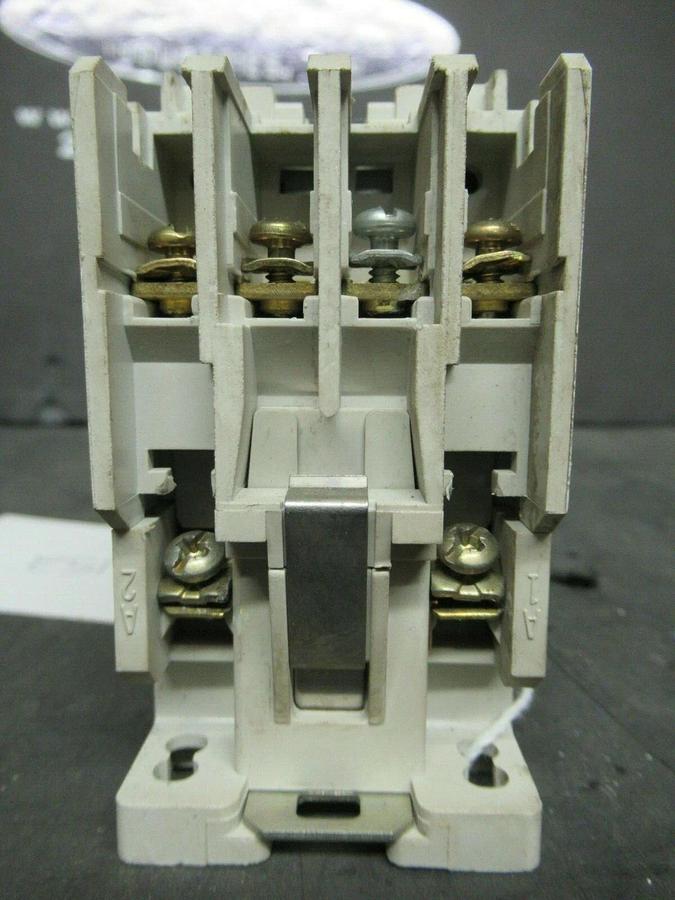 Used EATON CONTACTOR D15CR31 SER. A1 600 VAC COIL: 110/120V **WARRANTY INCLUDED**